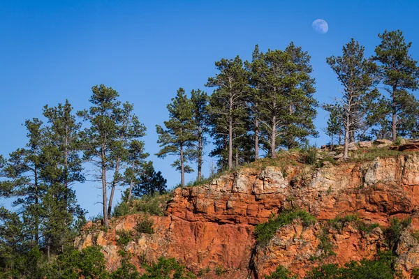 Luna di roccia rossa che sorge — Foto Stock