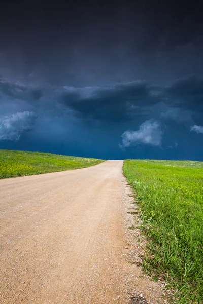 Tempestade se acumulando na pradaria — Fotografia de Stock