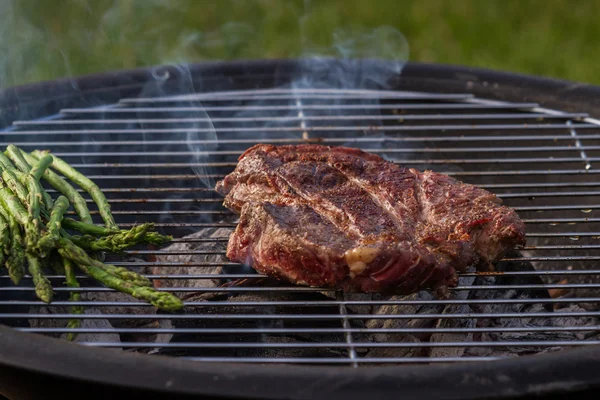 Outdoor cooking — Stock Photo, Image