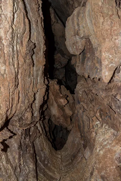 Dentro de la cueva del recinto ferial, parque nacional de la cueva del viento — Foto de Stock