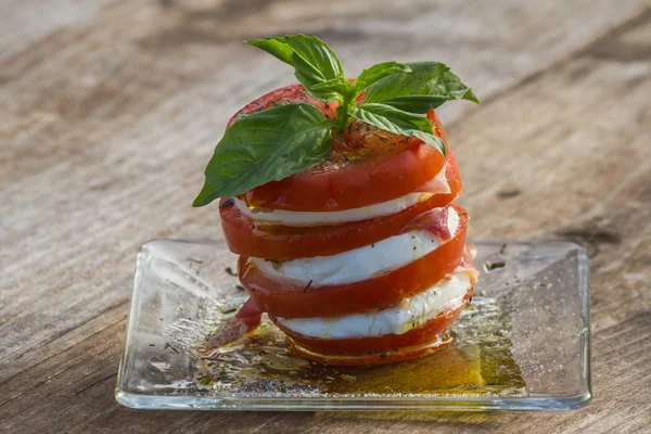 Fresh mozzarella and tomato salad — Stock Photo, Image