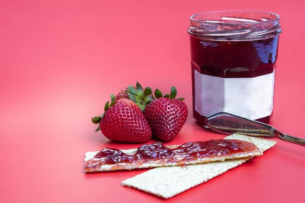 Crackers Fresh Strawberry Jam Isolated Red Background — Stock Photo, Image