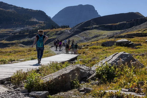 Glacier National Park Montana Usa September 2022 Hikers Popular Trail — Stock Photo, Image