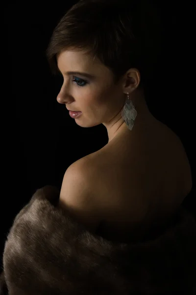 lüks kürk paltolu güzel bir kadın. Vintage tarzı. romantik seminude Güzellik.