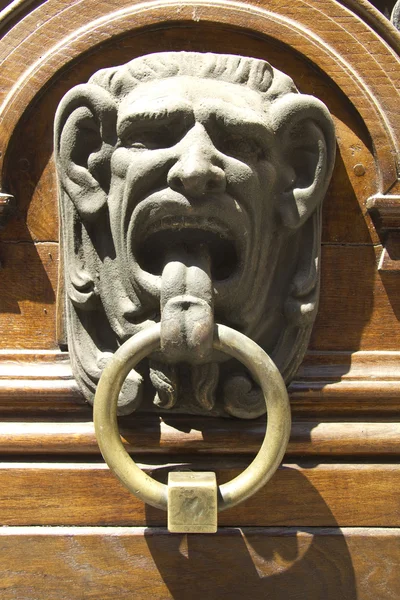 Gargoyle door knocker — Stock Photo, Image