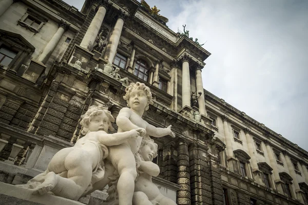 Cherub statues Vienna — Stock Photo, Image