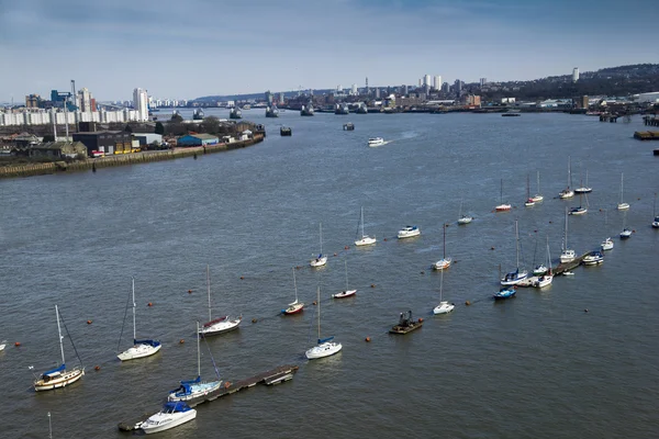 泰晤士河上的船 — 图库照片
