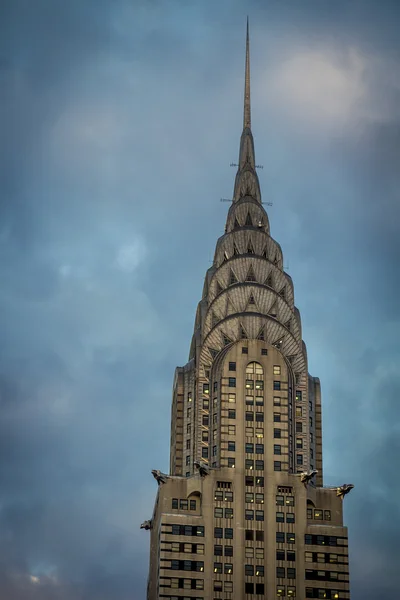 Edificio Chrysler sotto cielo lunatico — Foto Stock