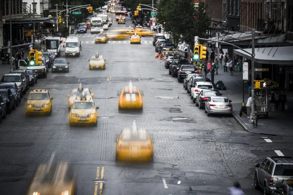 New York'ta sarı taksi sokak sahnesi