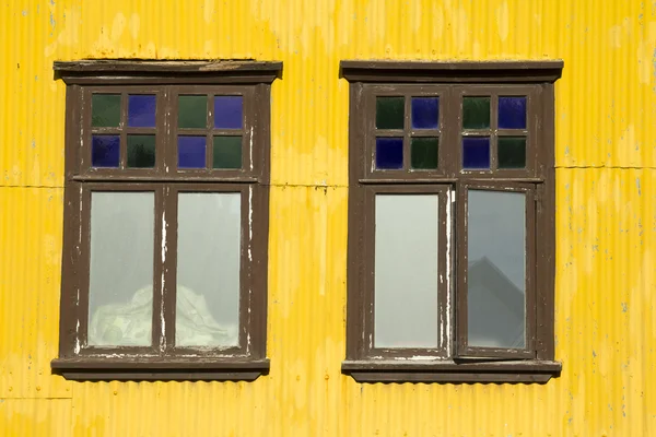 黄色建筑门窗 — 图库照片