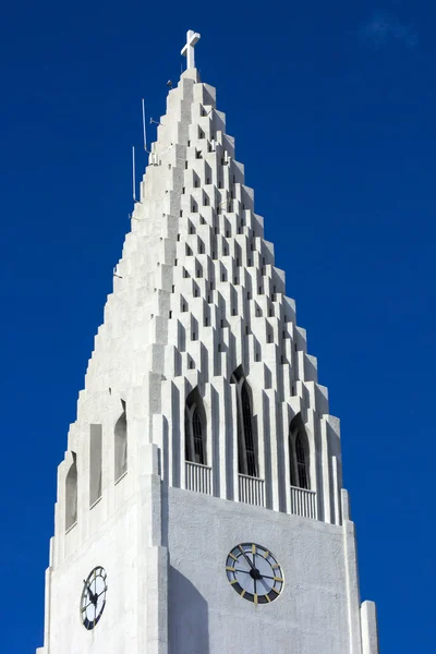 Typiska byggnader i den isländska huvudstaden reykjavik — Stockfoto