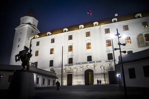 Tempo di notte al castello di Bratislava — Foto Stock