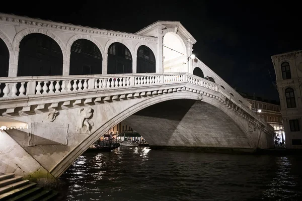 Rialtobrug Het Donker Venetië — Stockfoto