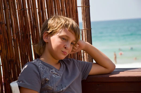 Thoughtful young boy . — Stock Photo, Image