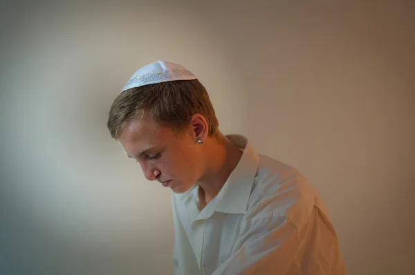 Religiöser jüdischer Teenager — Stockfoto