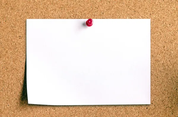 Closeup of blank note paper on cork board — Stock Photo, Image