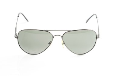 gri güneş gözlüğü üzerinde beyaz izole