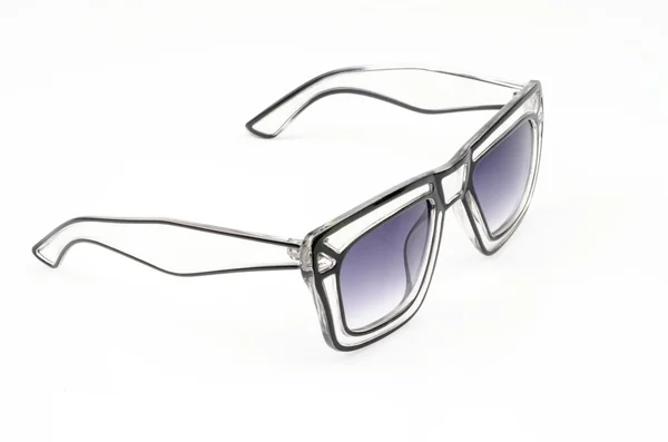 Винтажные темно-синие солнцезащитные очки, изолированные от белого — стоковое фото