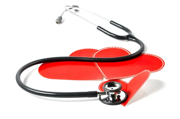 Beyaz zemin üzerine stetoskop ve kırmızı heartl — Stok fotoğraf