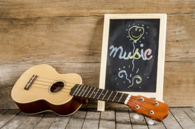 Ukulele gitar ve blackboard ile kelime 