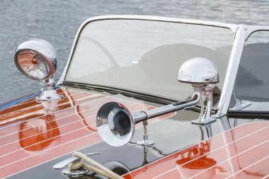 Motorlu eğlence teknelerin izin için rahatlatıcı seyahat etmek