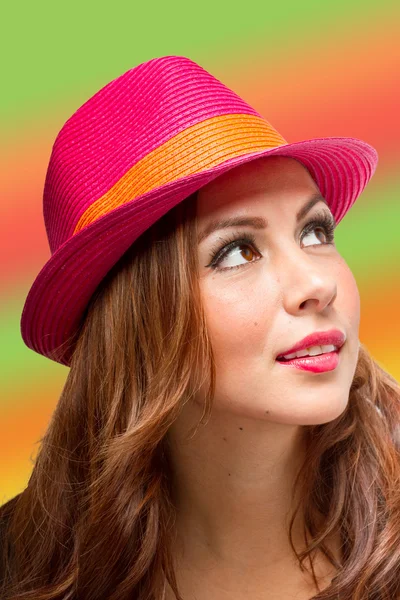 Модная женщина в шляпе Fedora — стоковое фото