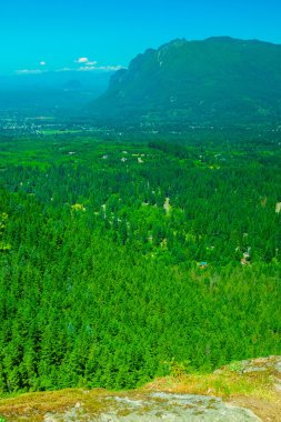 Mount Si çıngıraklı yılan çıkıntının üzerinden görünümünü