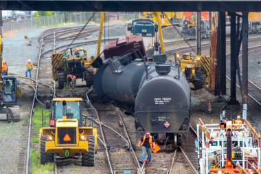tren raydan petrol taşıma arabaları