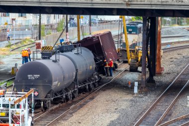 tren raydan petrol taşıma arabaları