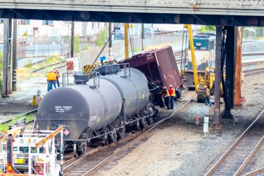 tren raydan petrol taşıma arabaları