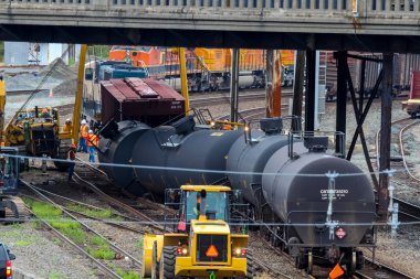tren raydan petrol taşıma arabaları