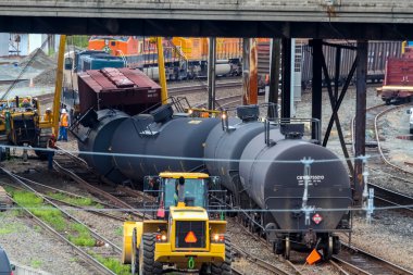 tren raydan petrol taşıma arabaları