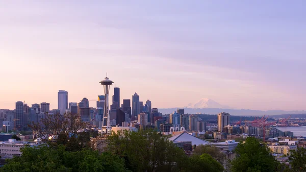 Seattlen keskusta Sunrise Cityscape — kuvapankkivalokuva
