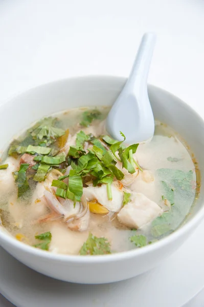 Meeresfrüchte tom yum berühmte traditionelle würzige thailändische Küche — Stockfoto