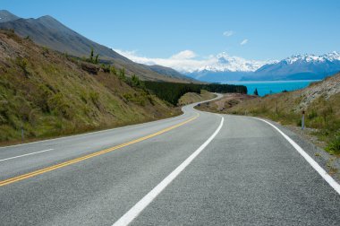 güzel manzara road, göl ve snow Mountain south Island, Yeni Zelanda