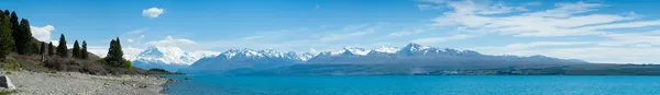 Beautiful panorama view with lake and snow mountain, South Island, New Zealand — Stock Photo, Image