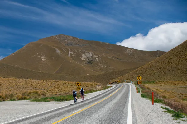 Krásný výhled na silnici a hory v Jižní island, Nový Zéland — Stock fotografie