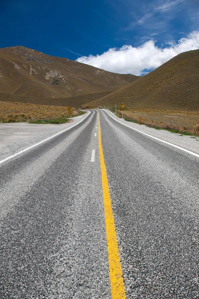 Krásný výhled na silnici a hory v Jižní island, Nový Zéland — Stock fotografie