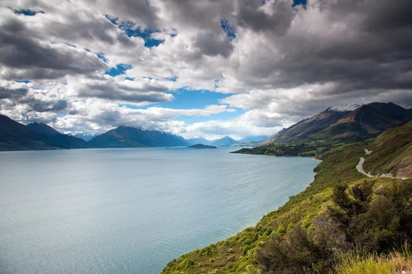 Bella vista e paesaggio di lago e nuvole a South Island, Nuova Zelanda — Foto Stock