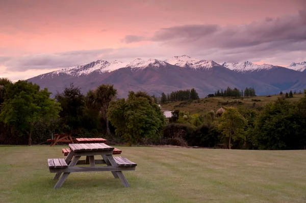 güzel bir günbatımı zamanı, south Island, Yeni Zelanda dağda Kar manzarası