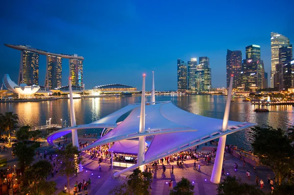 Cityscape twilight saat marina defne görünümünden esplanade Singapur gecenin