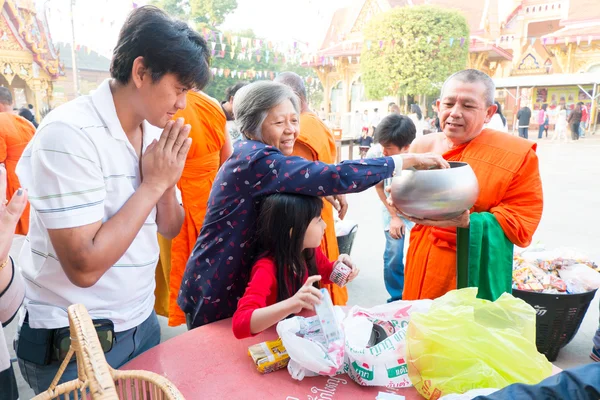 Nonthaburi, THAILAND - Jan 1, 2014 Unidentified Buddhist monks are given food offering from people in the morning for New Year Day on January 31, 2014 in Sak Yai Temple, Nonthaburi Thailand — Stock Photo, Image