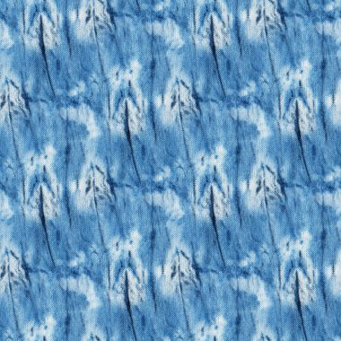 Beyaz ipeğin üzerindeki çivit rengi kusursuz kravat boyası deseni. El boyası kumaşlar - nodüler batik. Shibori boyaması.. 