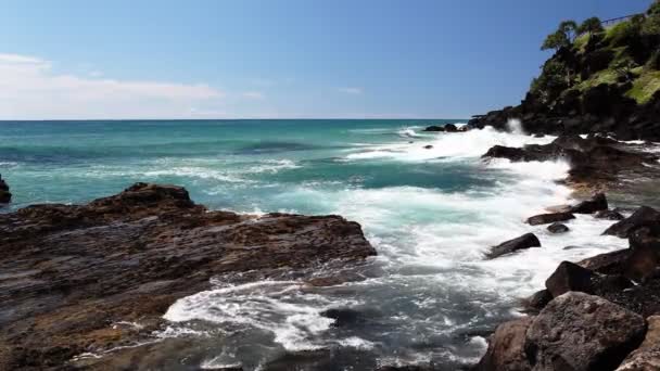 Increíble océano en la playa Kingscliff Australia — Vídeo de stock