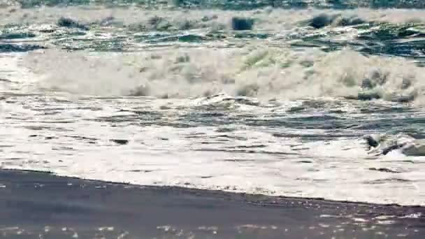 Gedetailleerde grote witte en groene golf in queensland, Australië — Stockvideo