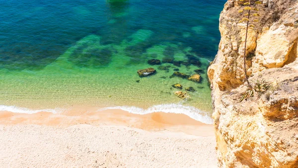 Прайя Маринья Мальхада Барако Пляжи Алгарве Португалия — стоковое фото