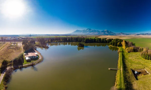 Lago Beliansky Rybnik Spisska Bela Con Alti Tatra Sullo Sfondo — Foto Stock