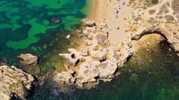 葡萄牙阿尔加维 阿尔布菲拉 普拉亚多卡斯特洛海滩全景无人驾驶飞机图像 — 图库视频影像