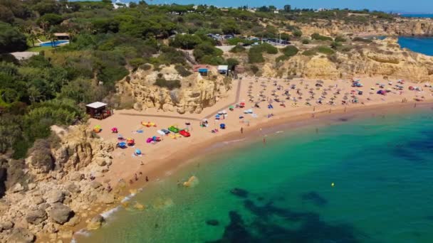 葡萄牙阿尔加维 阿尔布菲拉 普拉亚多卡斯特洛海滩全景无人驾驶飞机图像 — 图库视频影像