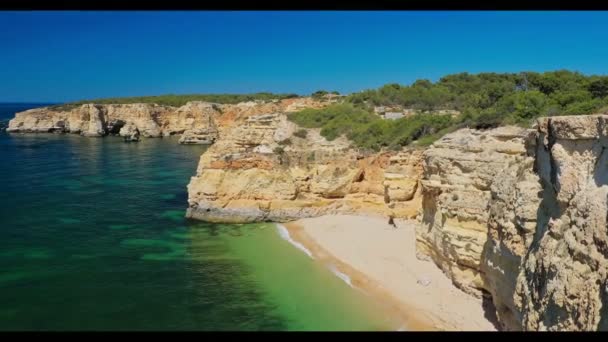Luftaufnahmen Von Praia Marinha Und Malhada Baraco Strände Der Algarve — Stockvideo